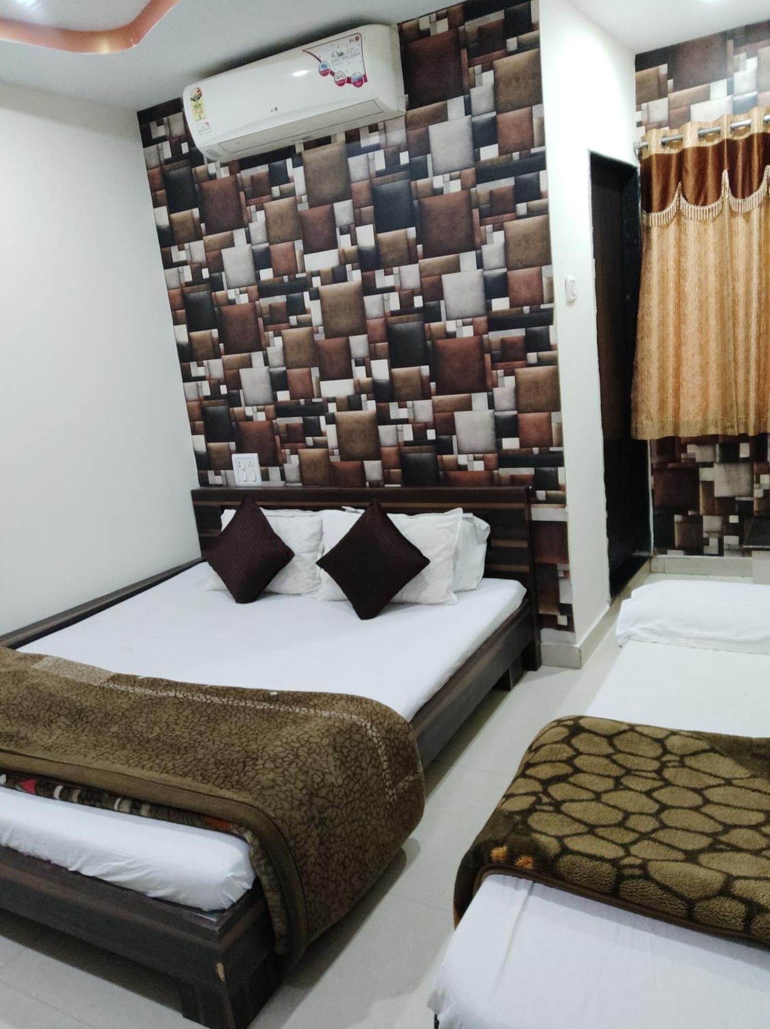 Hotel Vrandavan Palace Near Mahakal Temple Удджайн Экстерьер фото