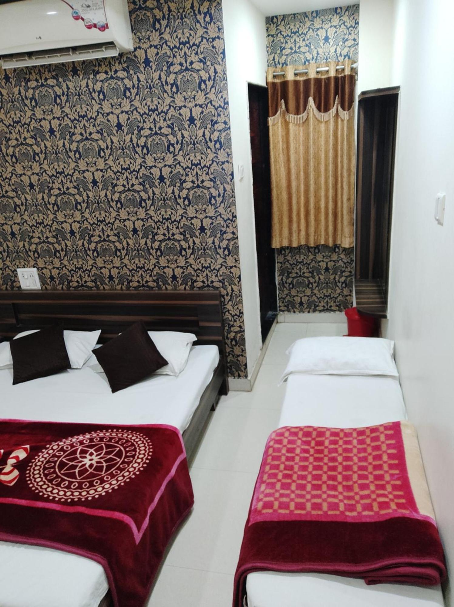 Hotel Vrandavan Palace Near Mahakal Temple Удджайн Экстерьер фото