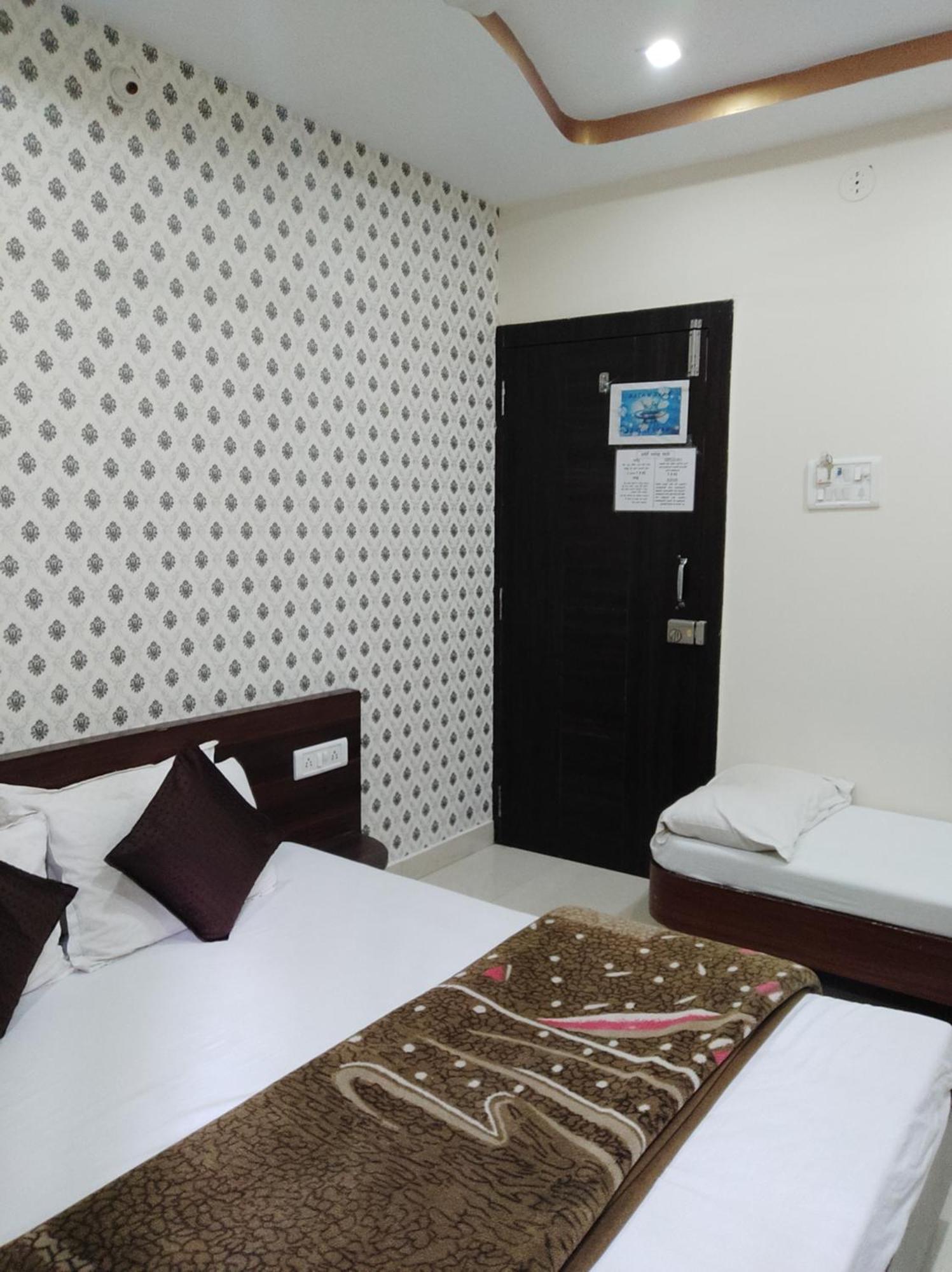 Hotel Vrandavan Palace Near Mahakal Temple Удджайн Экстерьер фото